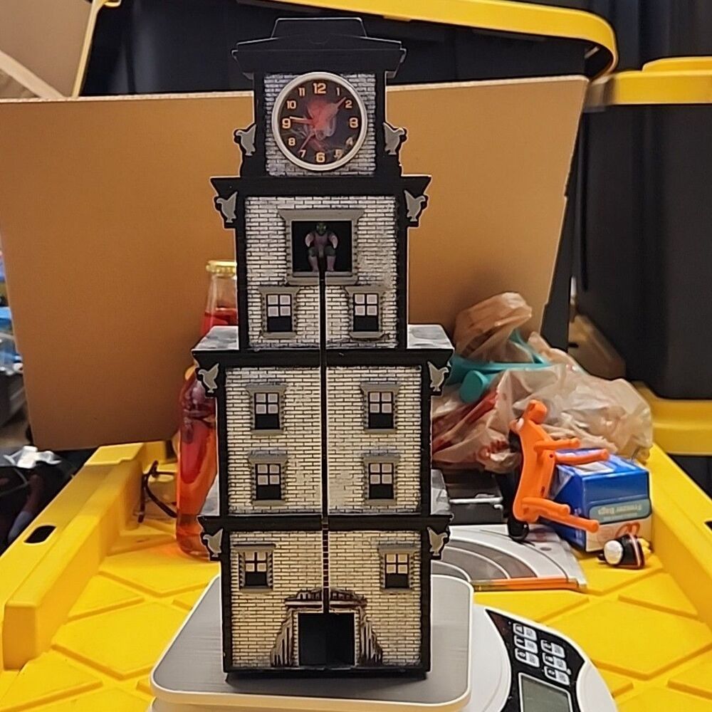 Marvel Spider-Man & Green Goblin Clock Tower Playset with Alarm Clock 2002 READ